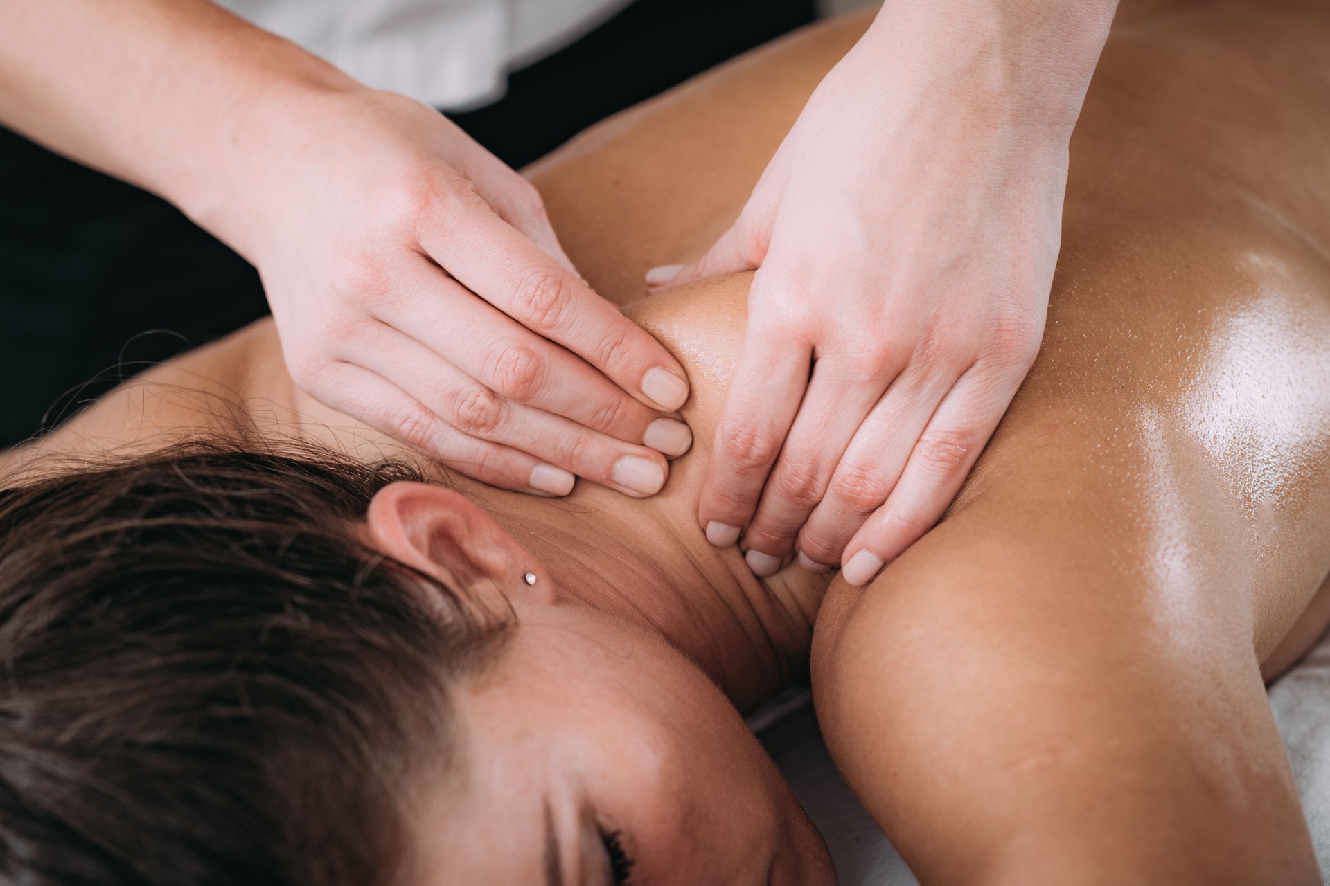 Thérapie de massage sportif d'omoplate
